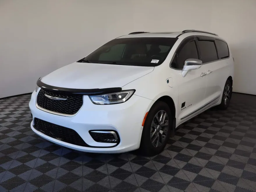 2022 Chrysler Pacifica Hybrid Pinnacle photo 1