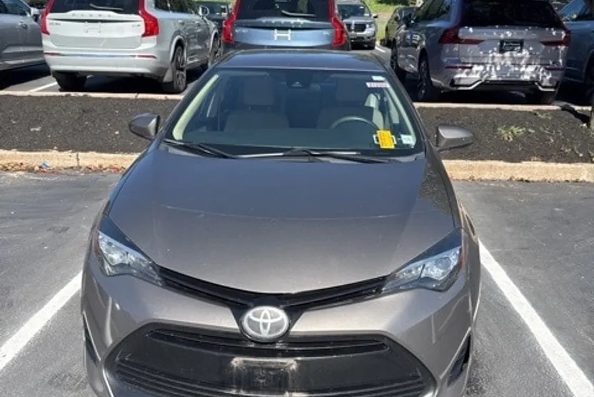 2017 Toyota Corolla L photo 1
