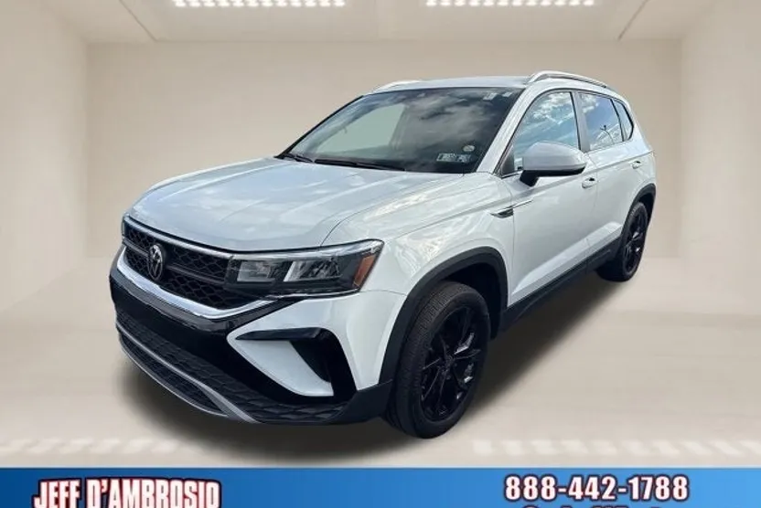 2023 Volkswagen Taos SE photo 1
