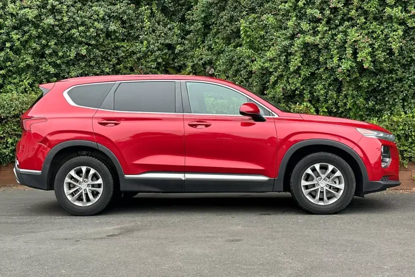 2019 Hyundai Santa Fe SE photo 1