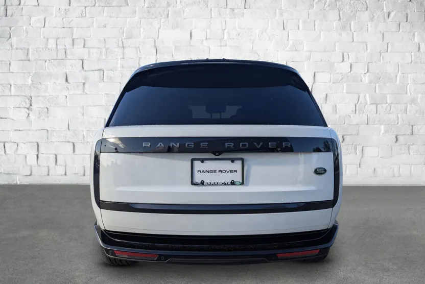 2023 Land Rover Range Rover SE photo 1