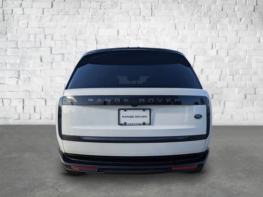 2023 Land Rover Range Rover SE photo 1
