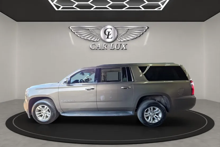2016 Chevrolet Suburban LS photo 1