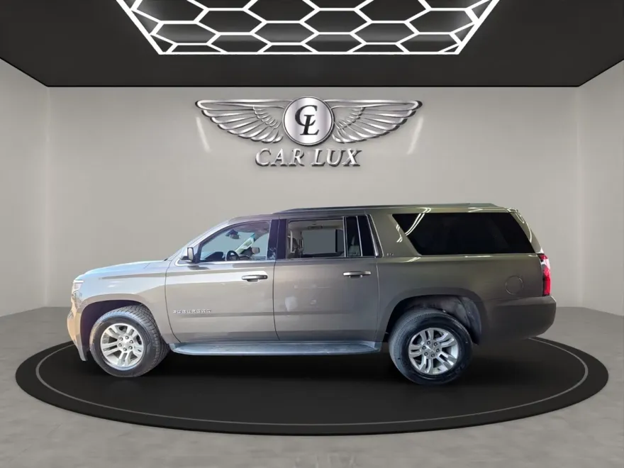 2016 Chevrolet Suburban LS photo 1