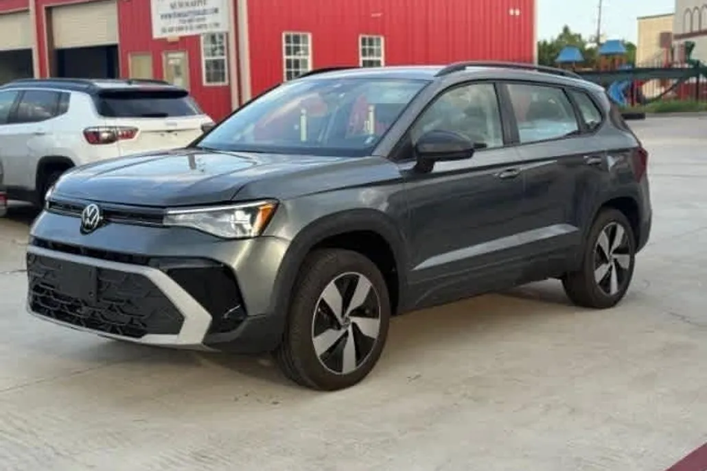 2025 Volkswagen Taos S photo 1