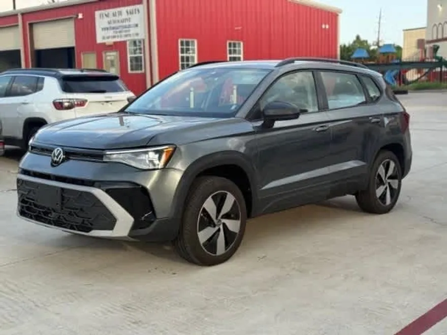 2025 Volkswagen Taos S photo 1