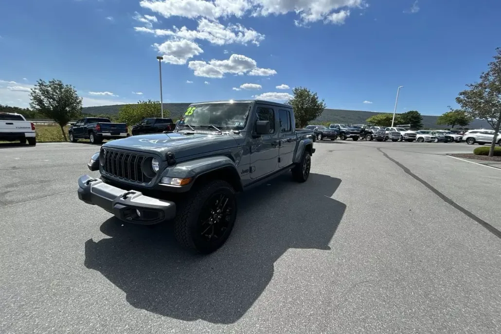 2025 Jeep Gladiator Sport photo 1