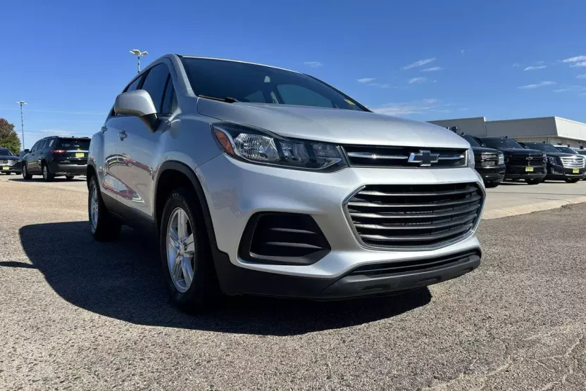 2020 Chevrolet Trax LS photo 1