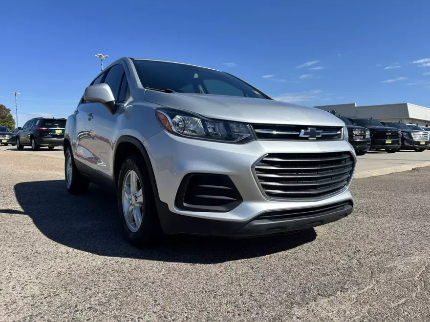 2020 Chevrolet Trax LS photo 1