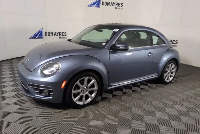 2018 Volkswagen Beetle SE photo 1