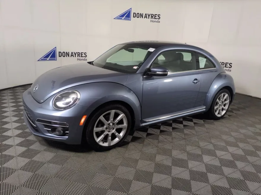 2018 Volkswagen Beetle SE photo 1