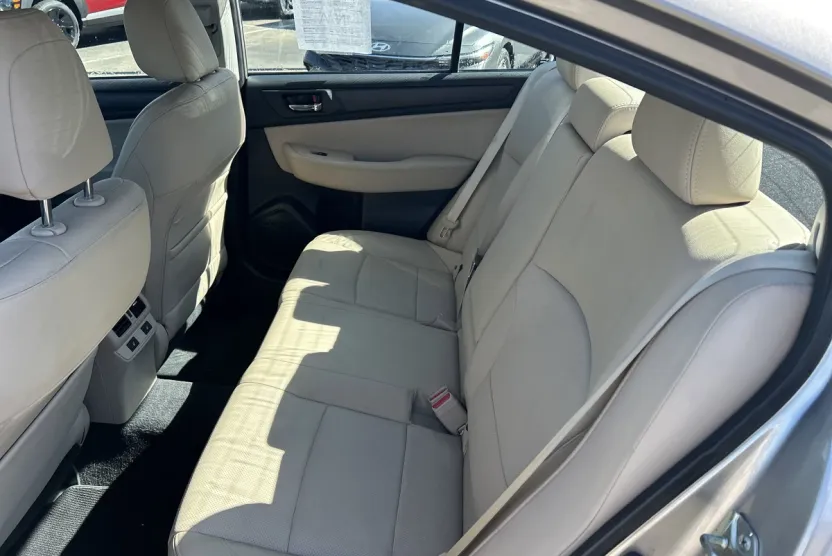 2016 Subaru Legacy 2.5i Limited photo 1