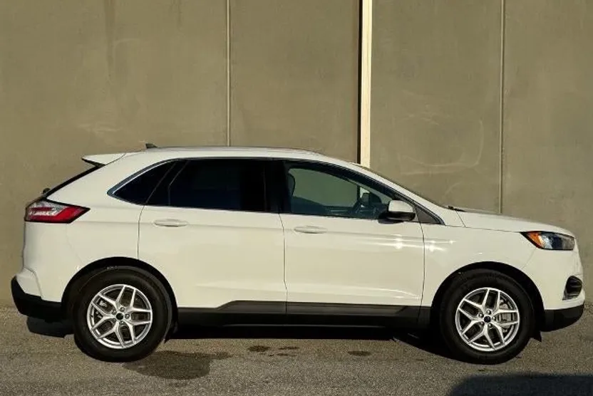 2022 Ford Edge SEL photo 1
