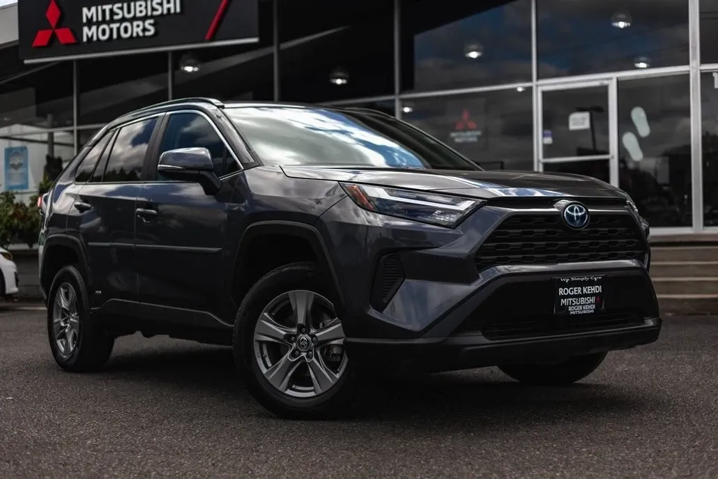 2024 Toyota RAV4 Hybrid LE photo 1