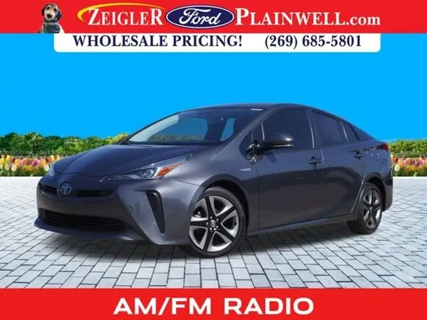 2020 Toyota Prius L photo 1