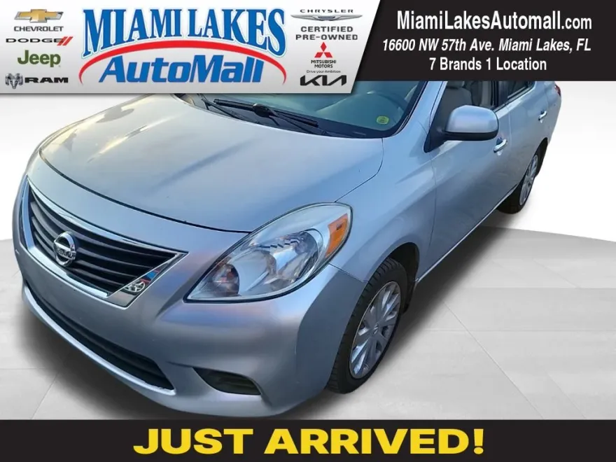 2012 Nissan Versa SV photo 1