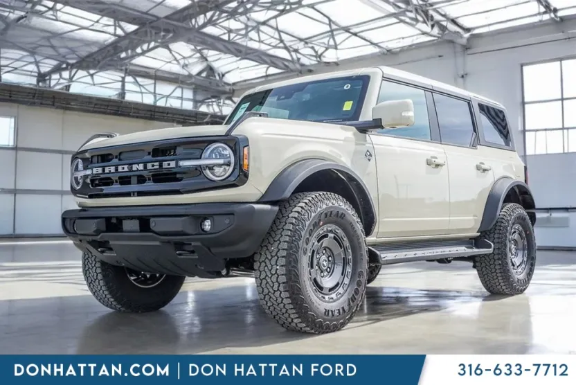 2025 Ford Bronco Outer Banks photo 1