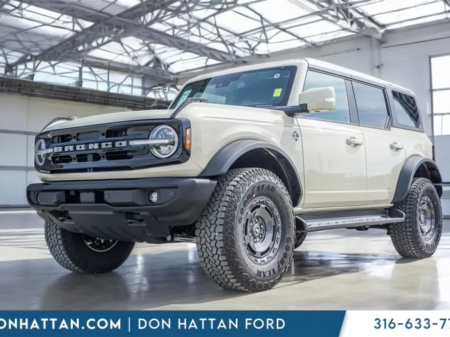 2025 Ford Bronco Outer Banks photo 1