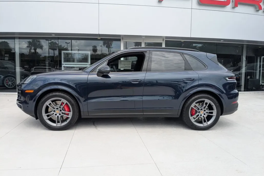 2025 Porsche Cayenne S photo 1