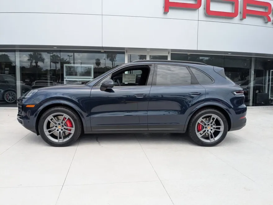2025 Porsche Cayenne S photo 1
