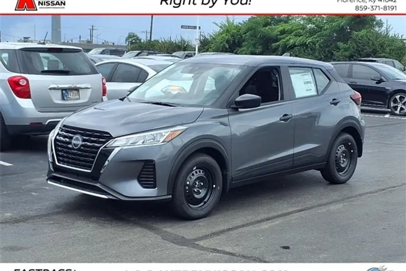 2025 Nissan Kicks Play S photo 1