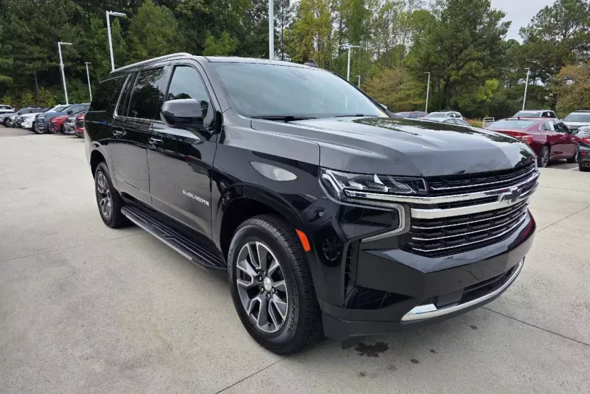 2021 Chevrolet Suburban LT photo 1
