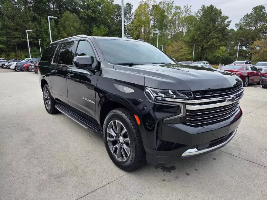 2021 Chevrolet Suburban LT photo 1