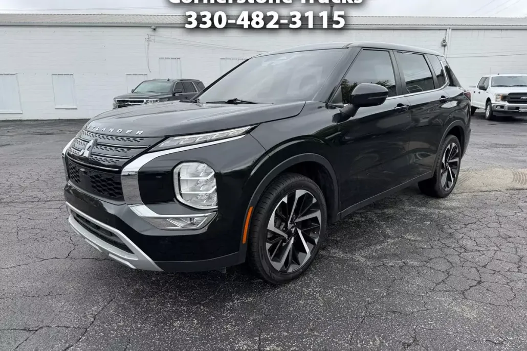 2022 Mitsubishi Outlander Black Edition LE SEL GT photo 1