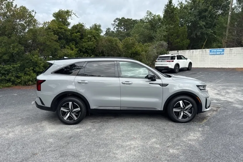 2022 Kia Sorento EX photo 1