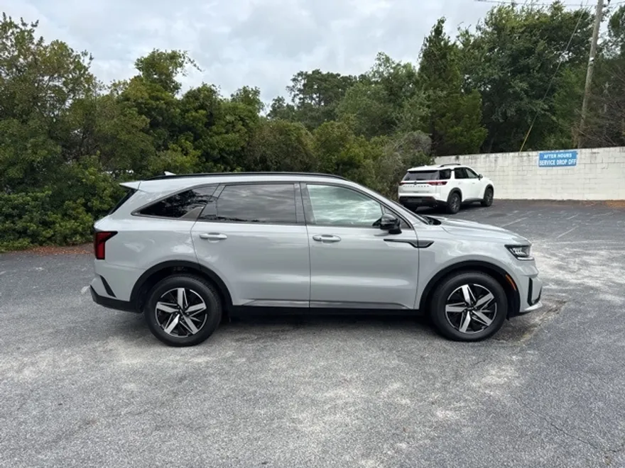 2022 Kia Sorento EX photo 1
