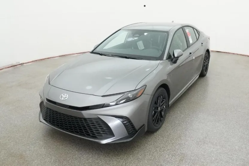 2025 Toyota Camry SE photo 1