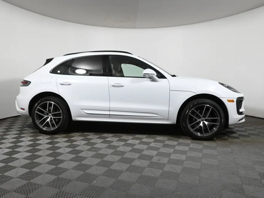 2024 Porsche Macan Base photo 8