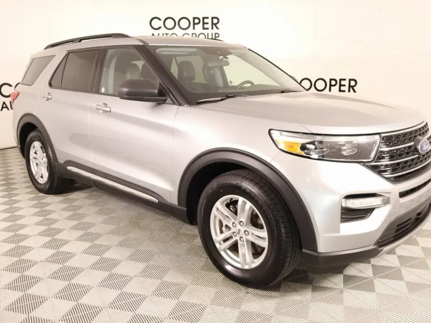 2023 Ford Explorer XLT photo 1