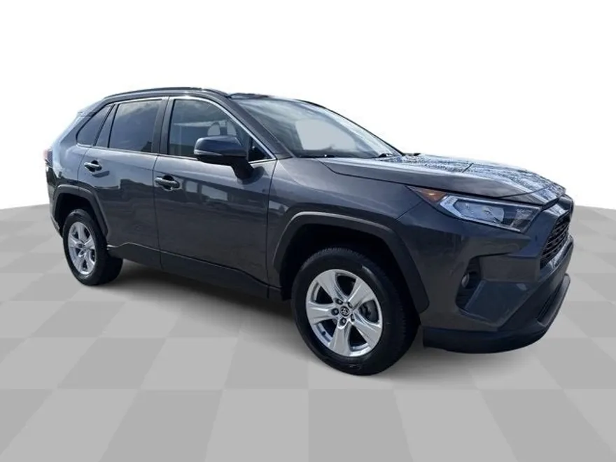 2021 Toyota RAV4 XLE photo 1