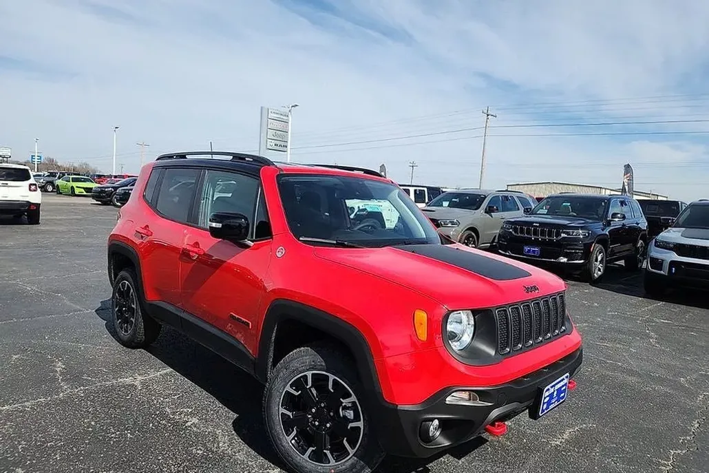 2023 Jeep Renegade Trailhawk photo 1