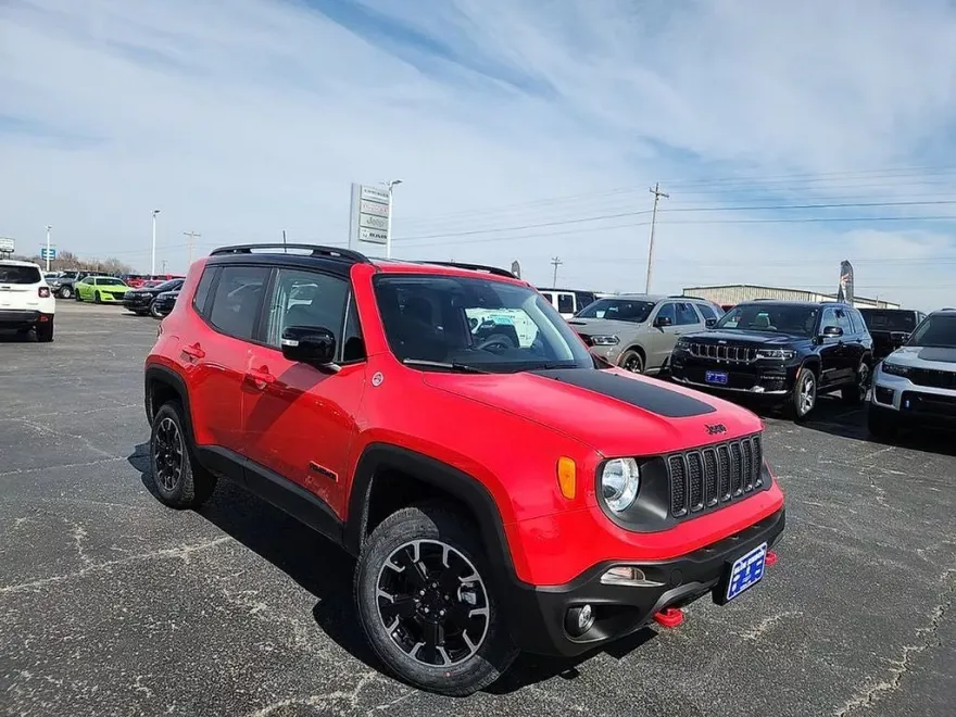 2023 Jeep Renegade Trailhawk photo 1