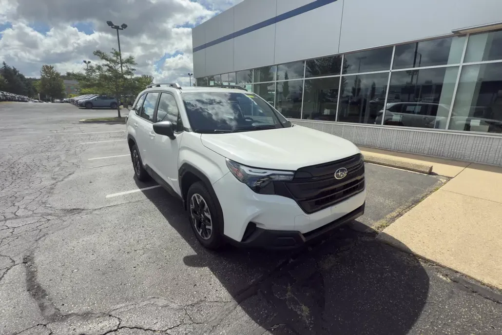 2025 Subaru Forester Base photo 1
