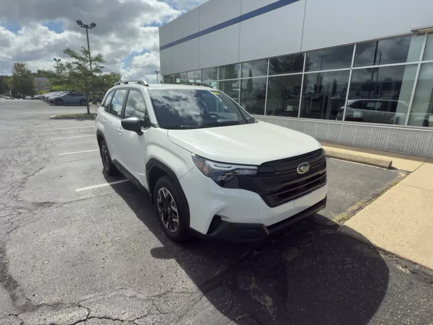 2025 Subaru Forester Base photo 1