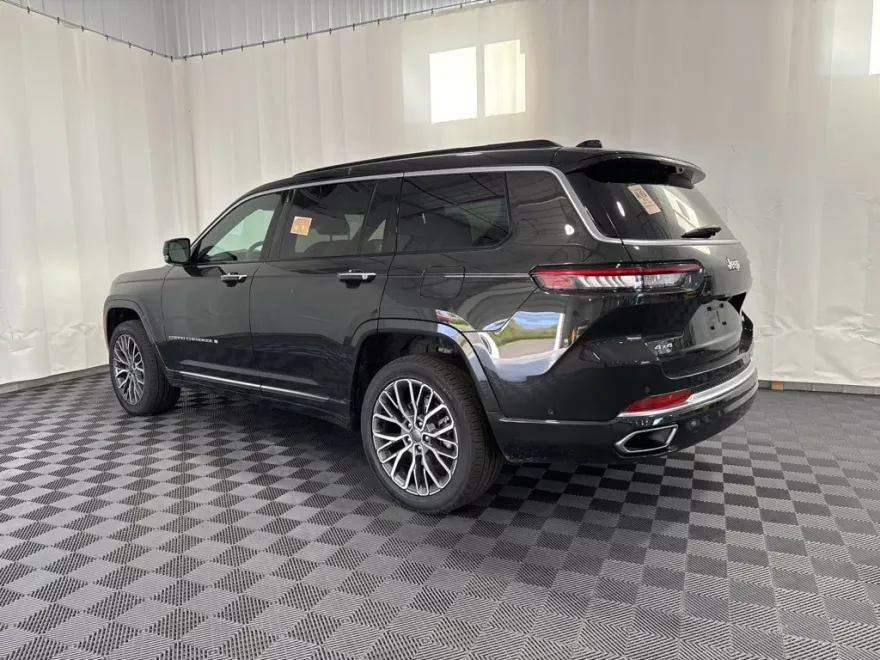 2024 Jeep Grand Cherokee L Summit photo 1
