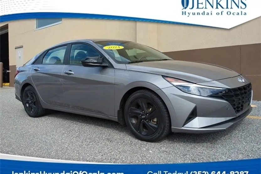2021 Hyundai Elantra SEL photo 1