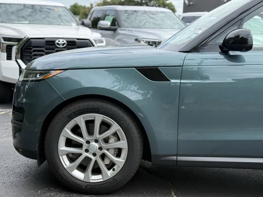 2024 Land Rover Range Rover Sport SE photo 1