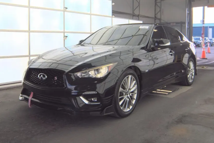 2018 Infiniti Q50 LUXE photo 1
