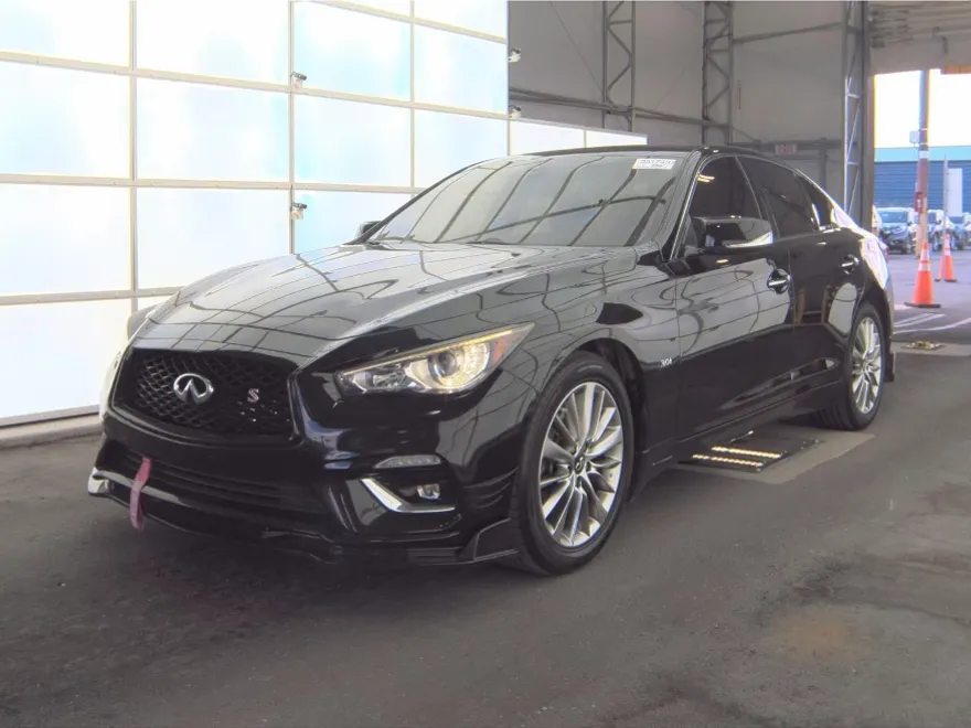 2018 Infiniti Q50 LUXE photo 1