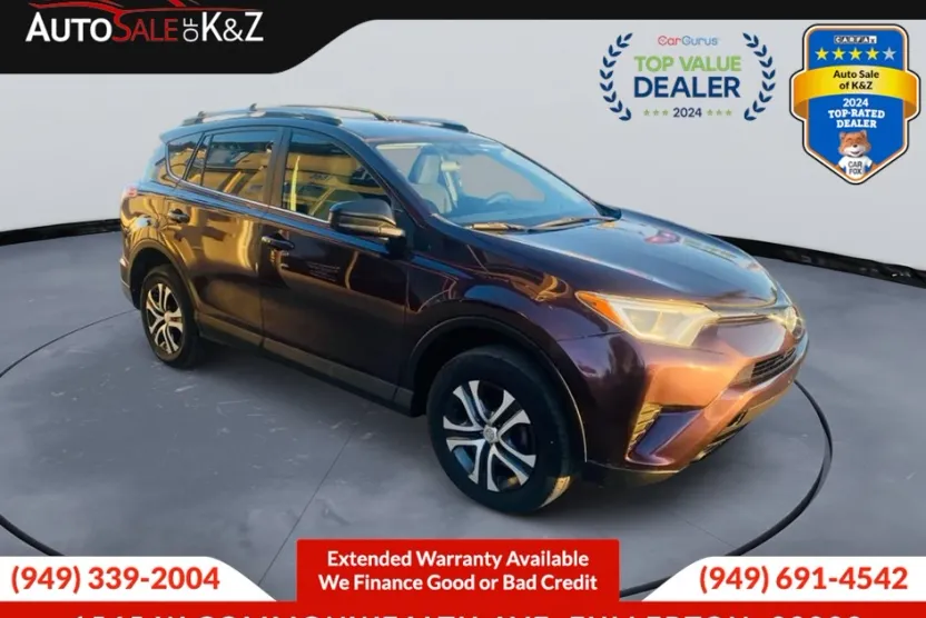 2016 Toyota RAV4 LE photo 1