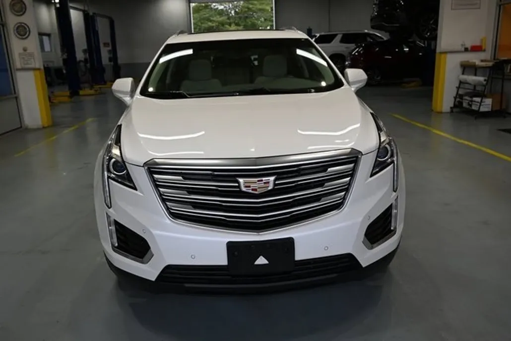 2018 Cadillac XT4 Luxury photo 1
