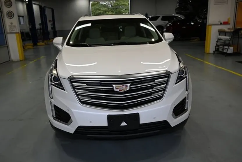 2018 Cadillac XT4 Luxury photo 1