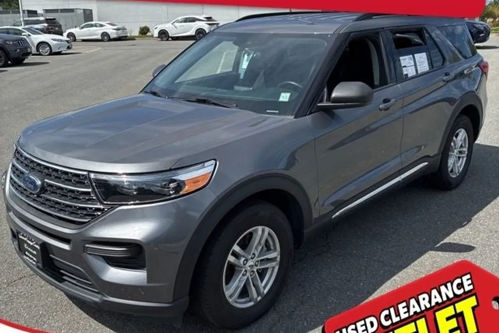 2023 Ford Explorer XLT photo 1