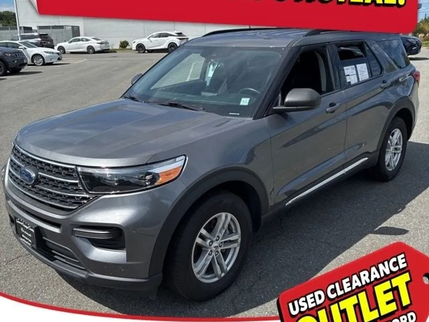 2023 Ford Explorer XLT photo 1
