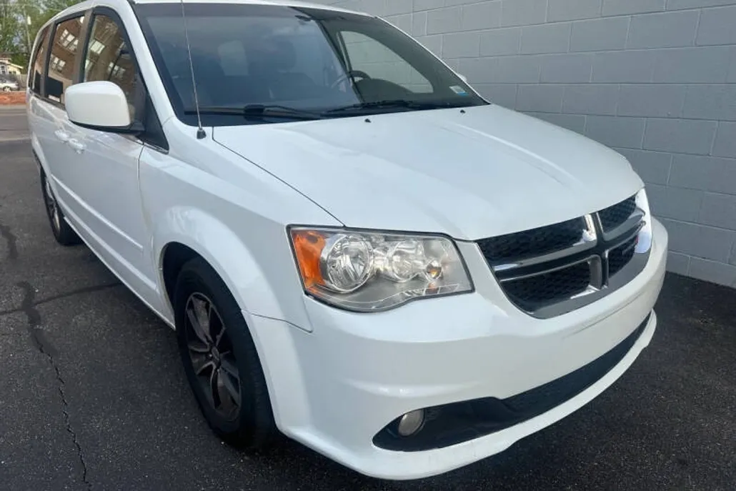 2017 Dodge Grand Caravan SXT photo 1