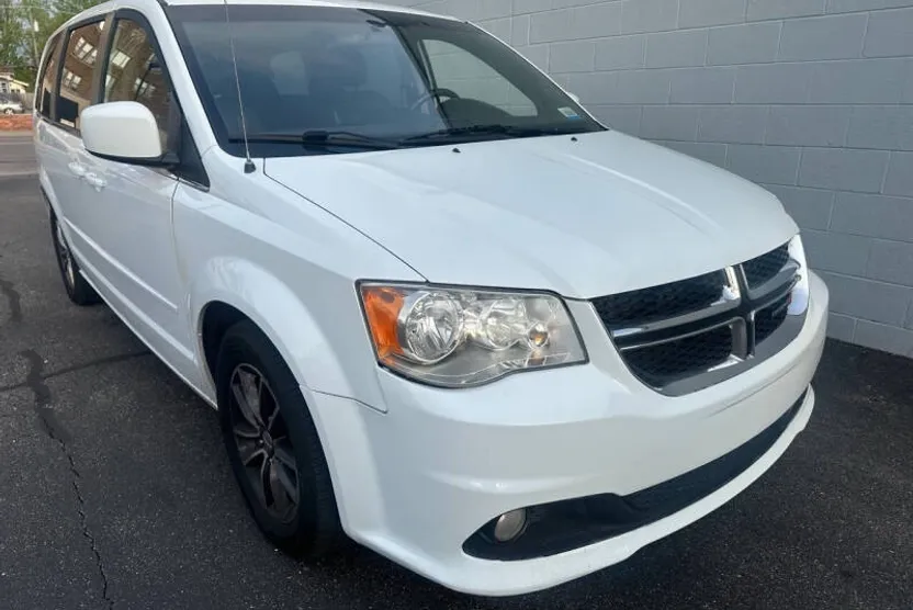 2017 Dodge Grand Caravan SXT photo 1